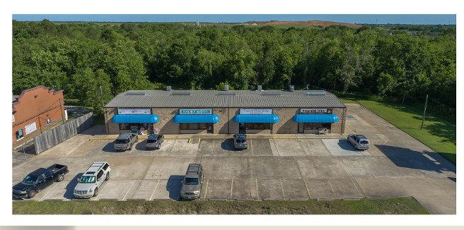 Retail property in Texas — Retail Strip Center